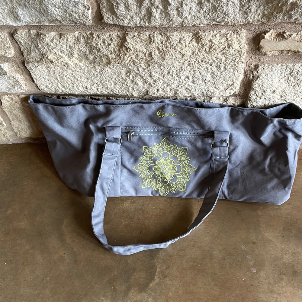 NWOT Gaiam yoga bag, grey w chartreuse insignia/lining. Ext & int zip pockets.